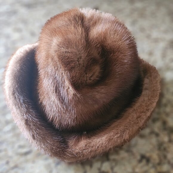 Vintage fur hat - Picture 1 of 9
